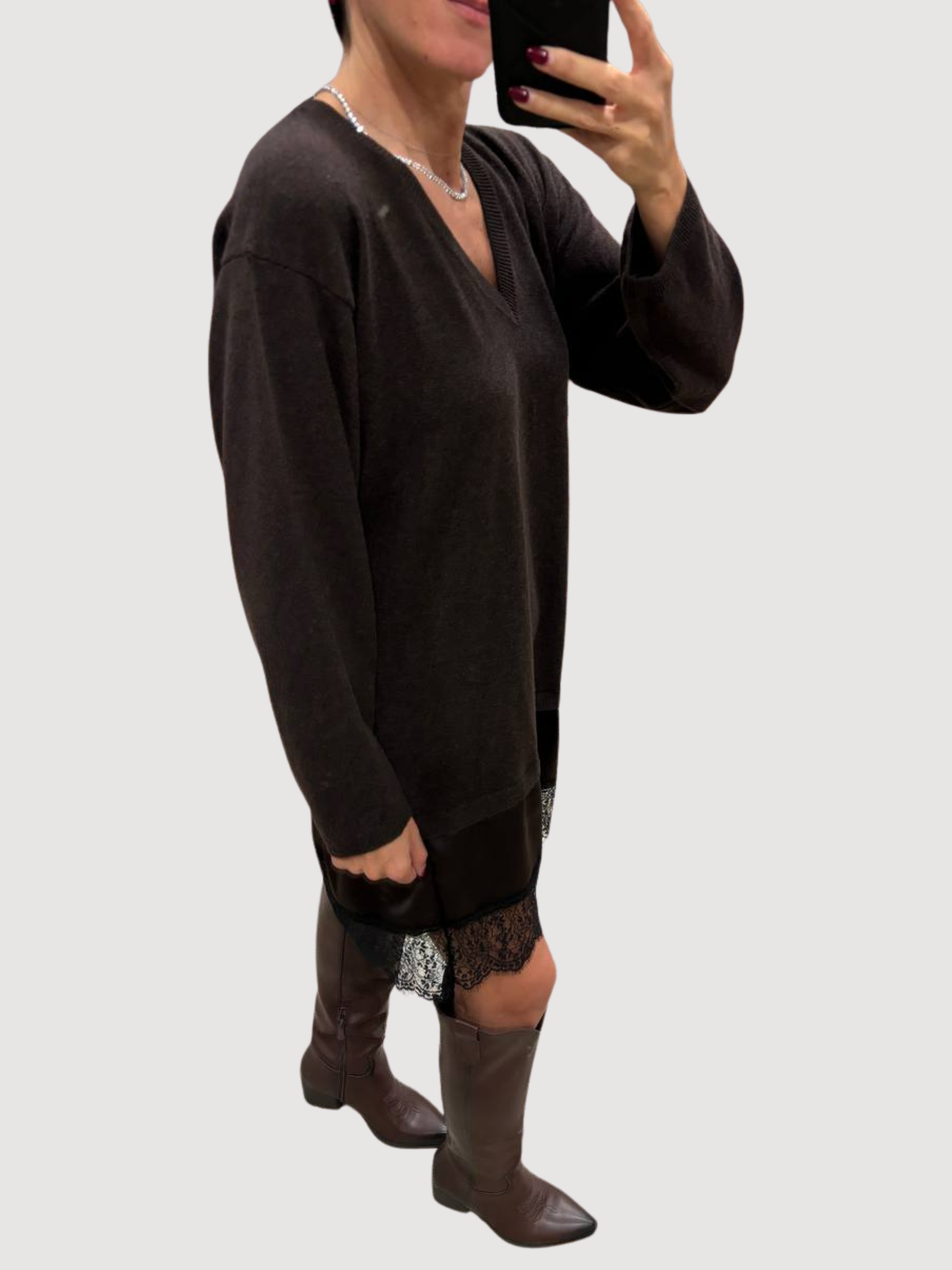 VICOLO - Abito in maglia moro con scollo a V e dettaglio gonna con pizzo