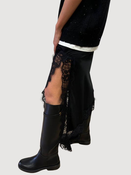 VICOLO - Gonna in viscosa nera asimmetrica con dettaglio pizzo