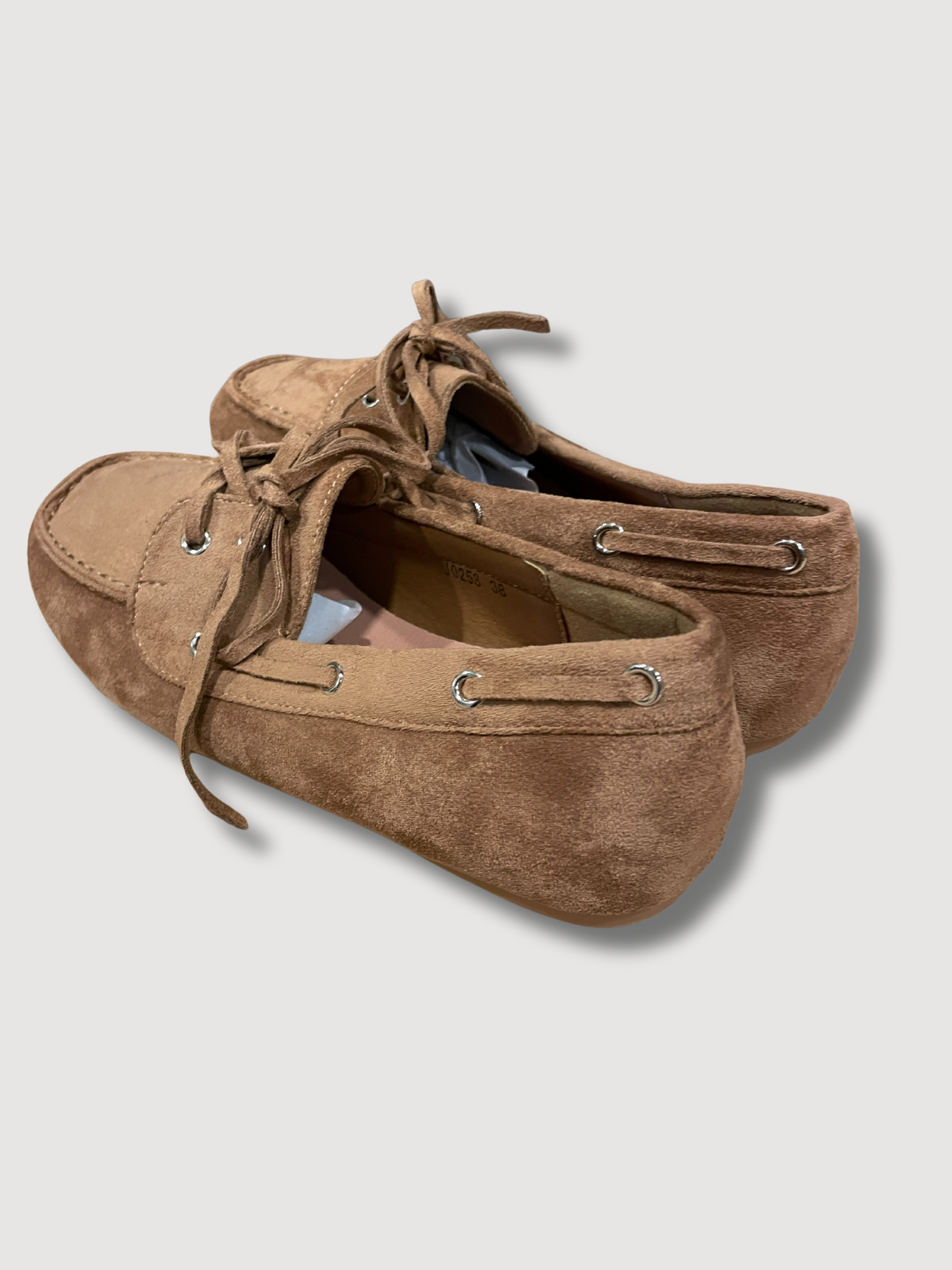 Mocassino in ecocamoscio con laccetti - cammello