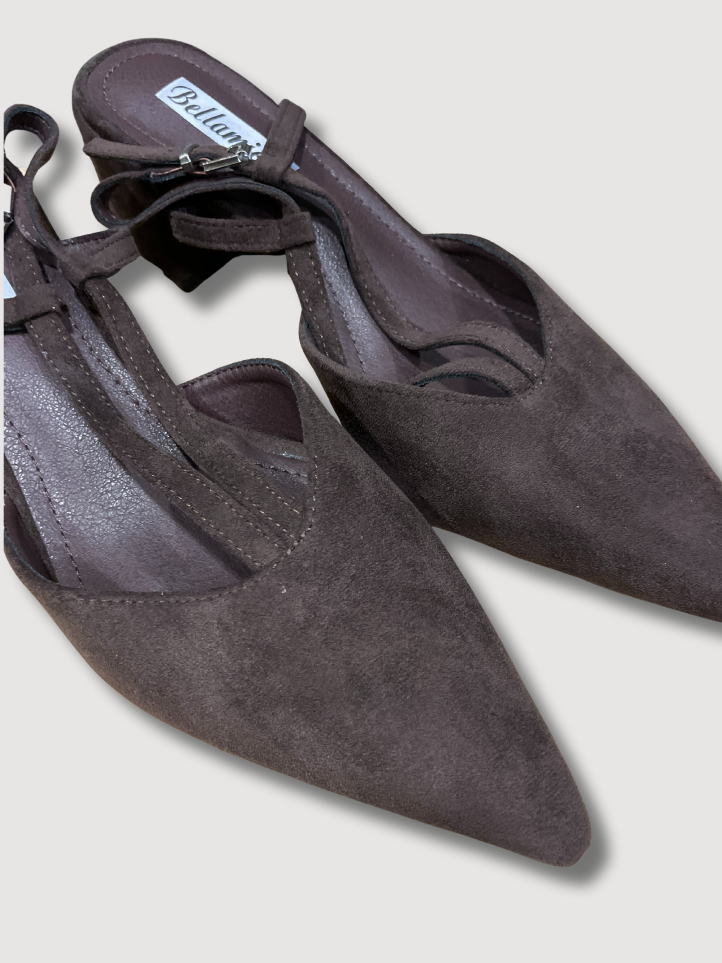 Scarpa in ecocamoscio a punta con tacco quadro - moro