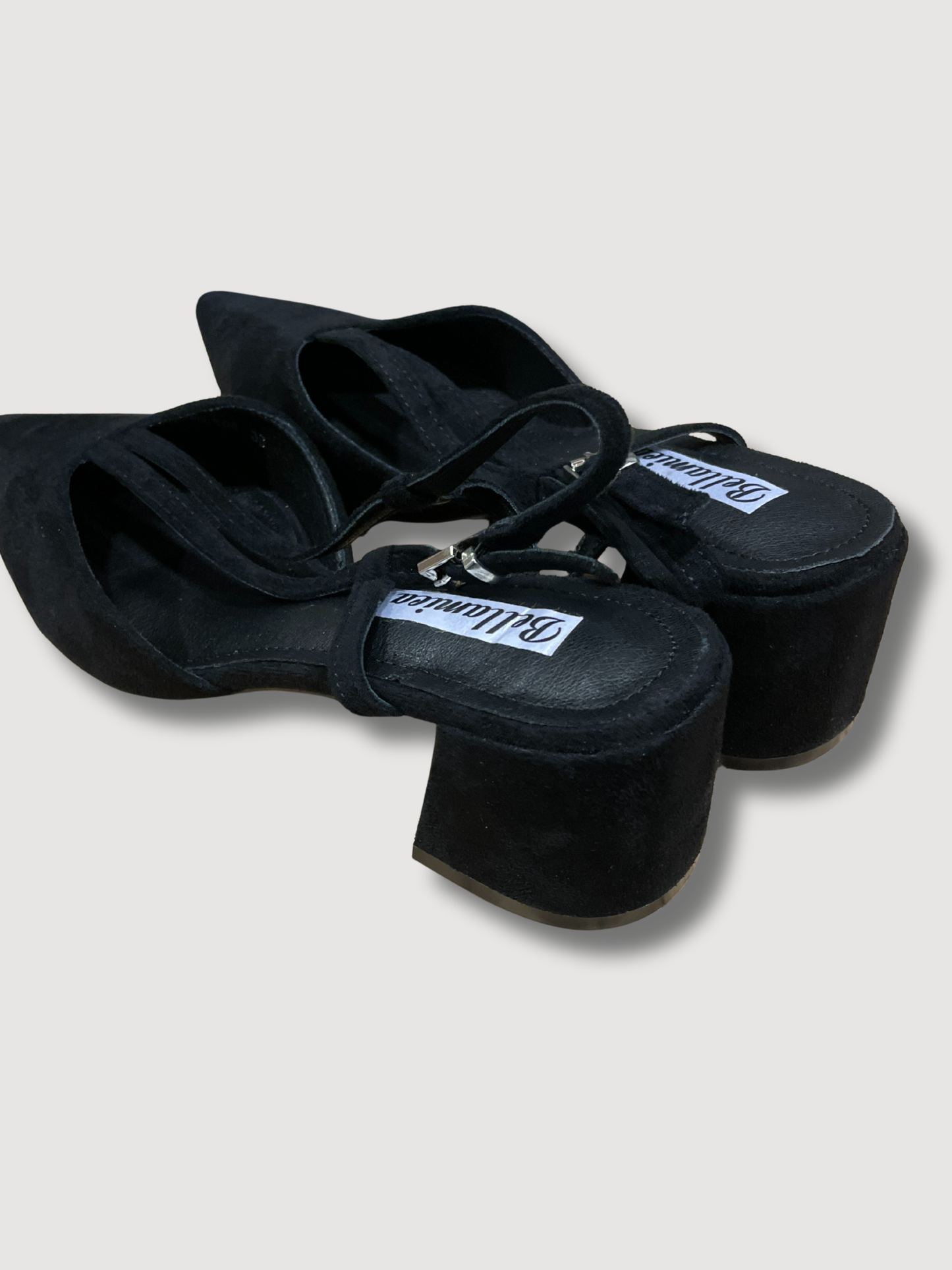 Scarpa in ecocamoscio a punta con tacco quadro - nero