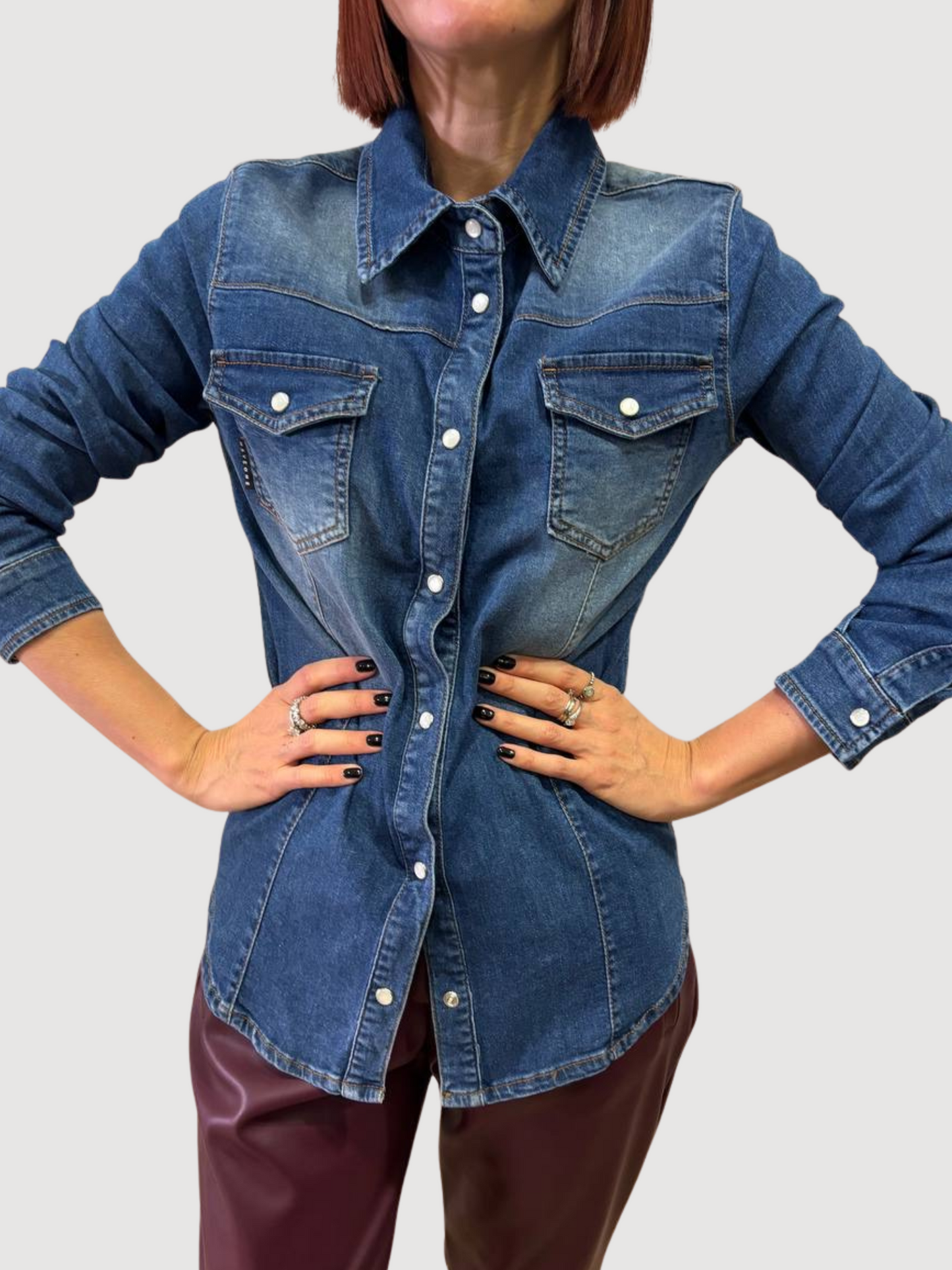 HAVEONE - Camicia in denim elasticizzata e sfiancata con taschini frontali