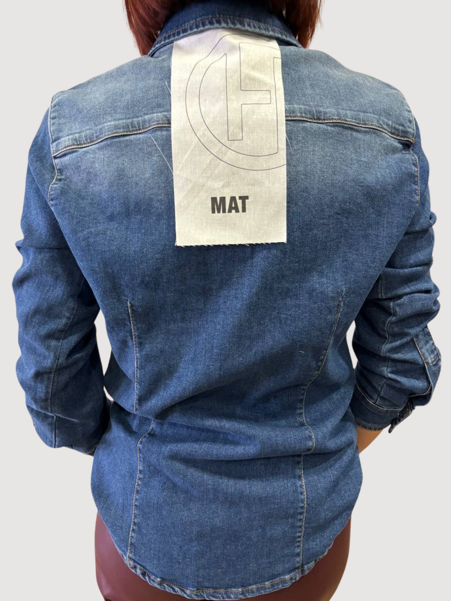 HAVEONE - Camicia in denim elasticizzata e sfiancata con taschini frontali