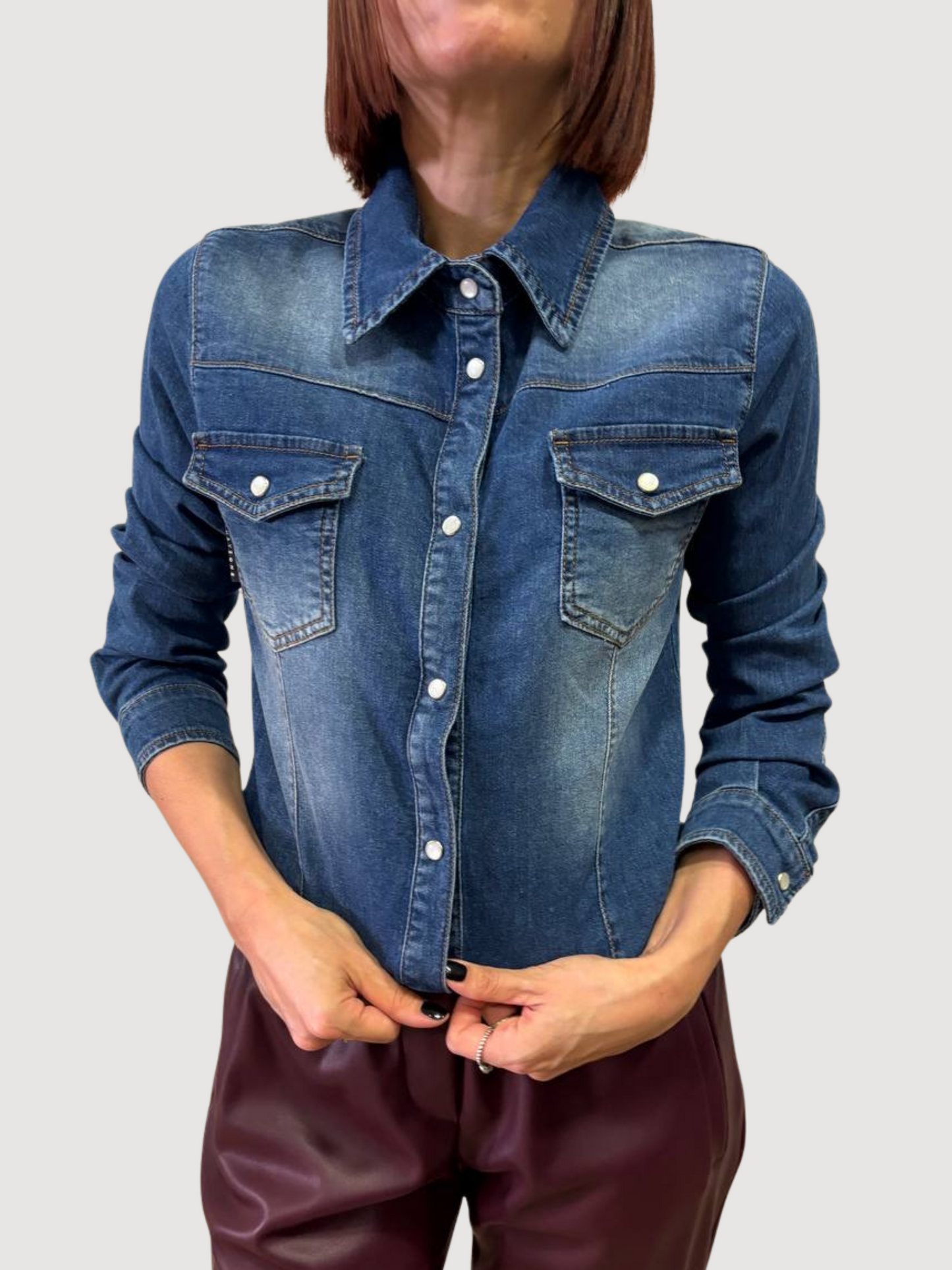 HAVEONE - Camicia in denim elasticizzata e sfiancata con taschini frontali