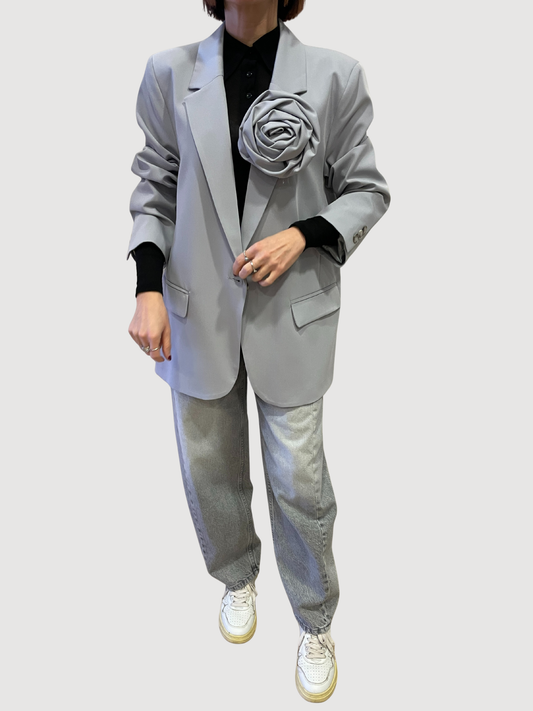 VICOLO - Giacca over a un bottone con spilla a fiore rimovibile grigio perla