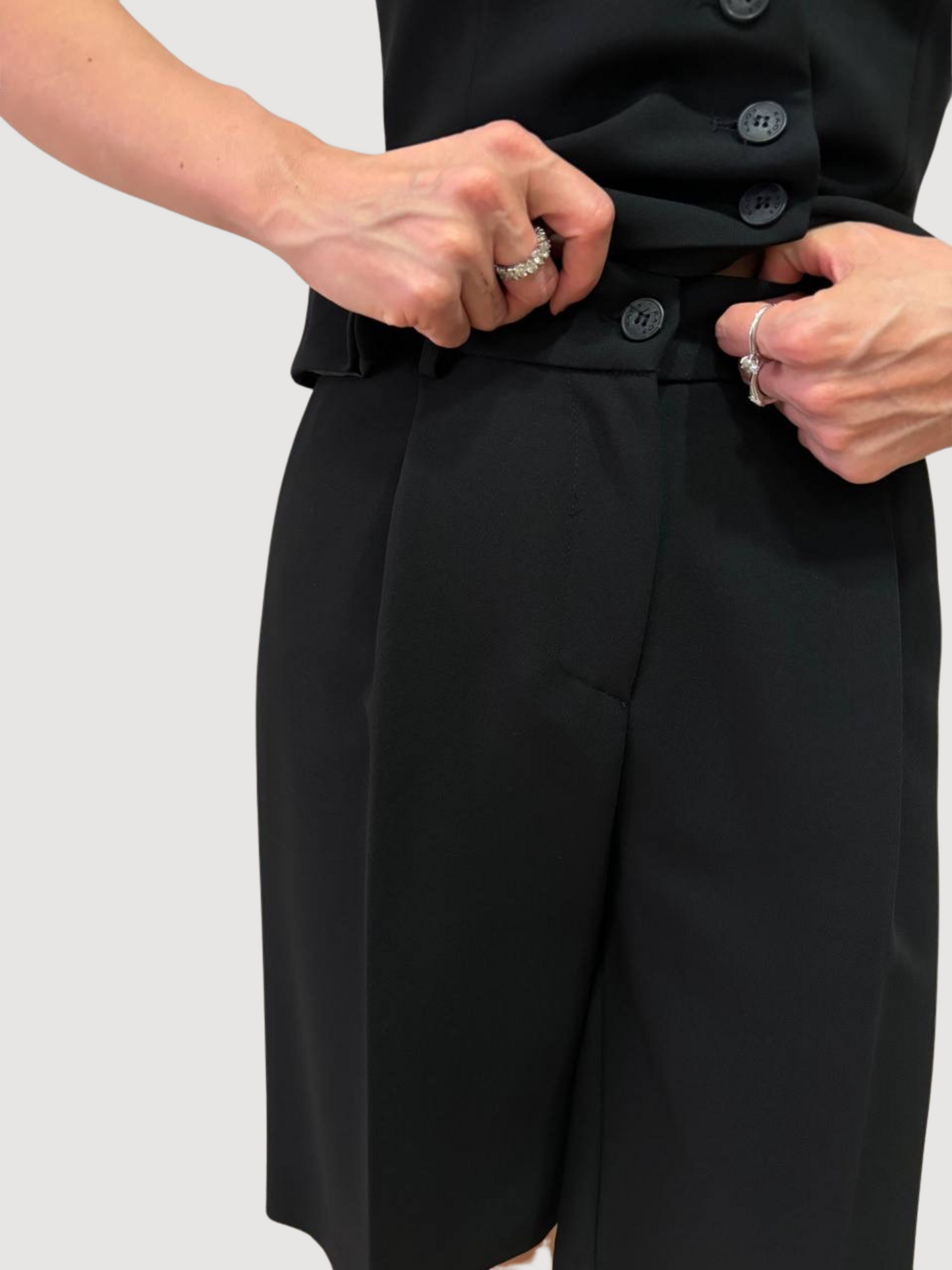 KAOS - Bermuda nero a vita alta con pinces