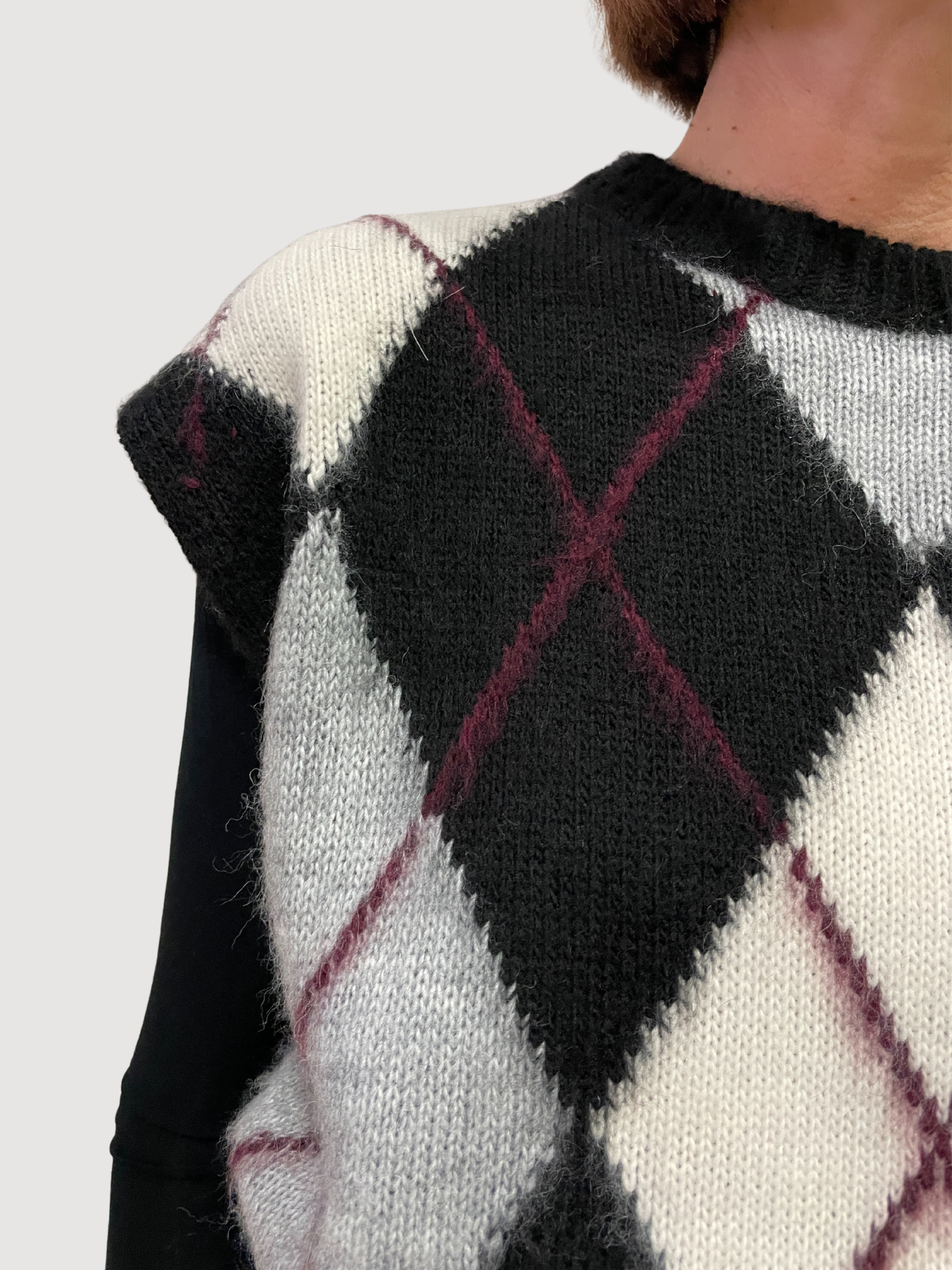 KAOS - Gilet nero e bordeaux a scacchi in maglia