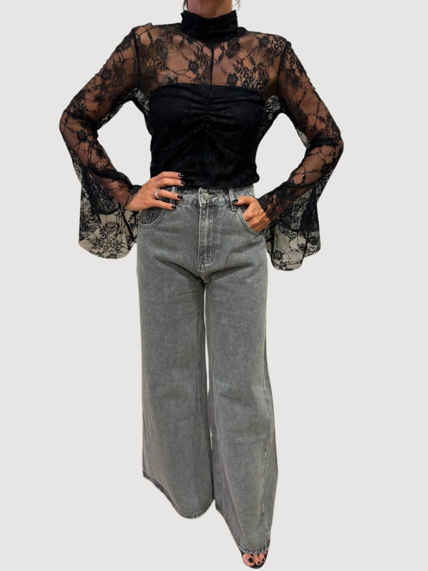 KAOS - Blusa in pizzo nera con dettaglio arricciatura e manica ampia