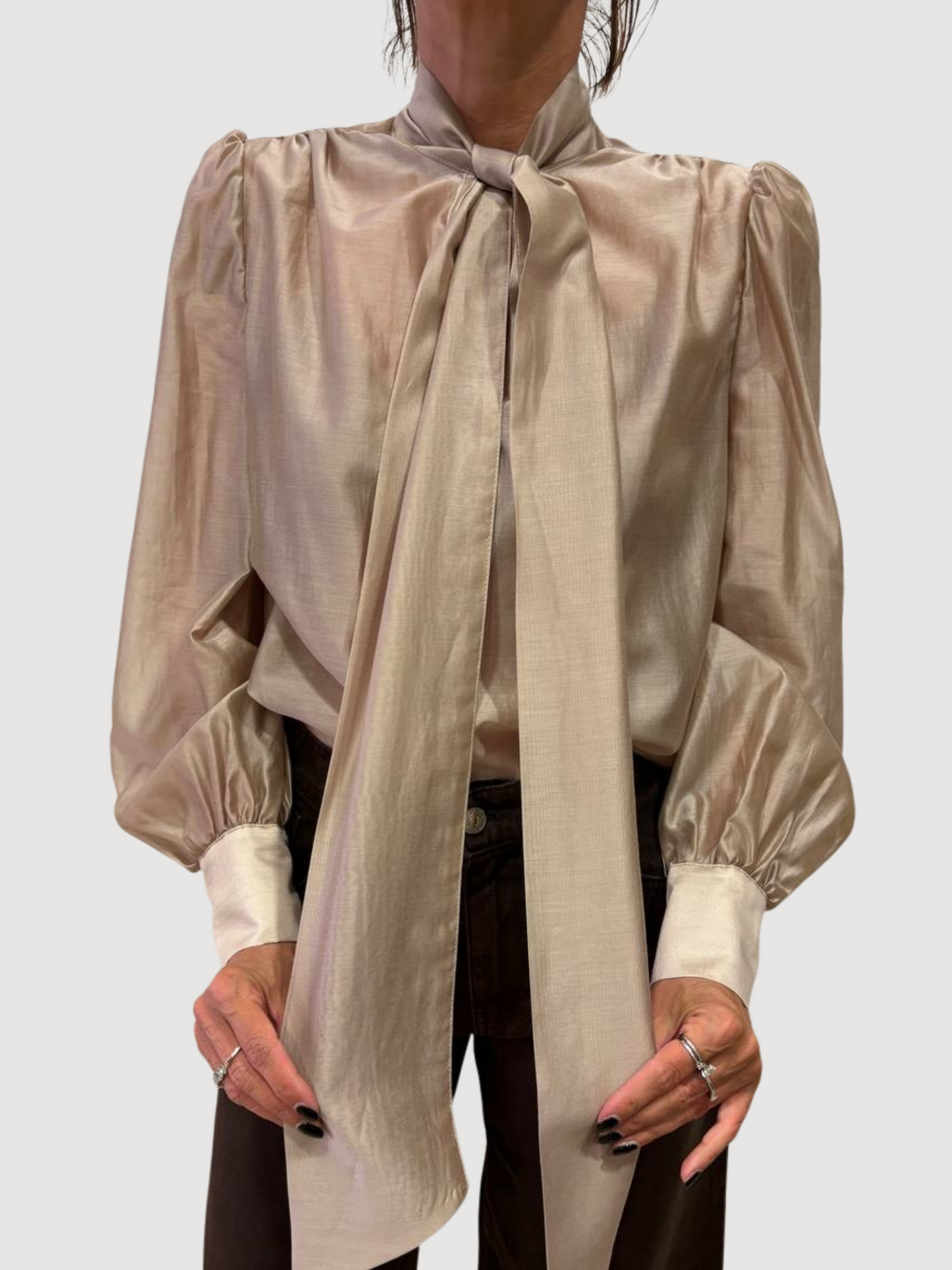 KAOS - Camicia cipria con dettaglio fiocco e manica a sbuffo