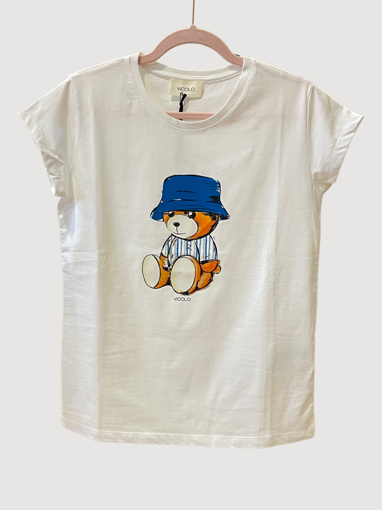 VICOLO - T-shirt in figura con stampa con orsetto con cappello