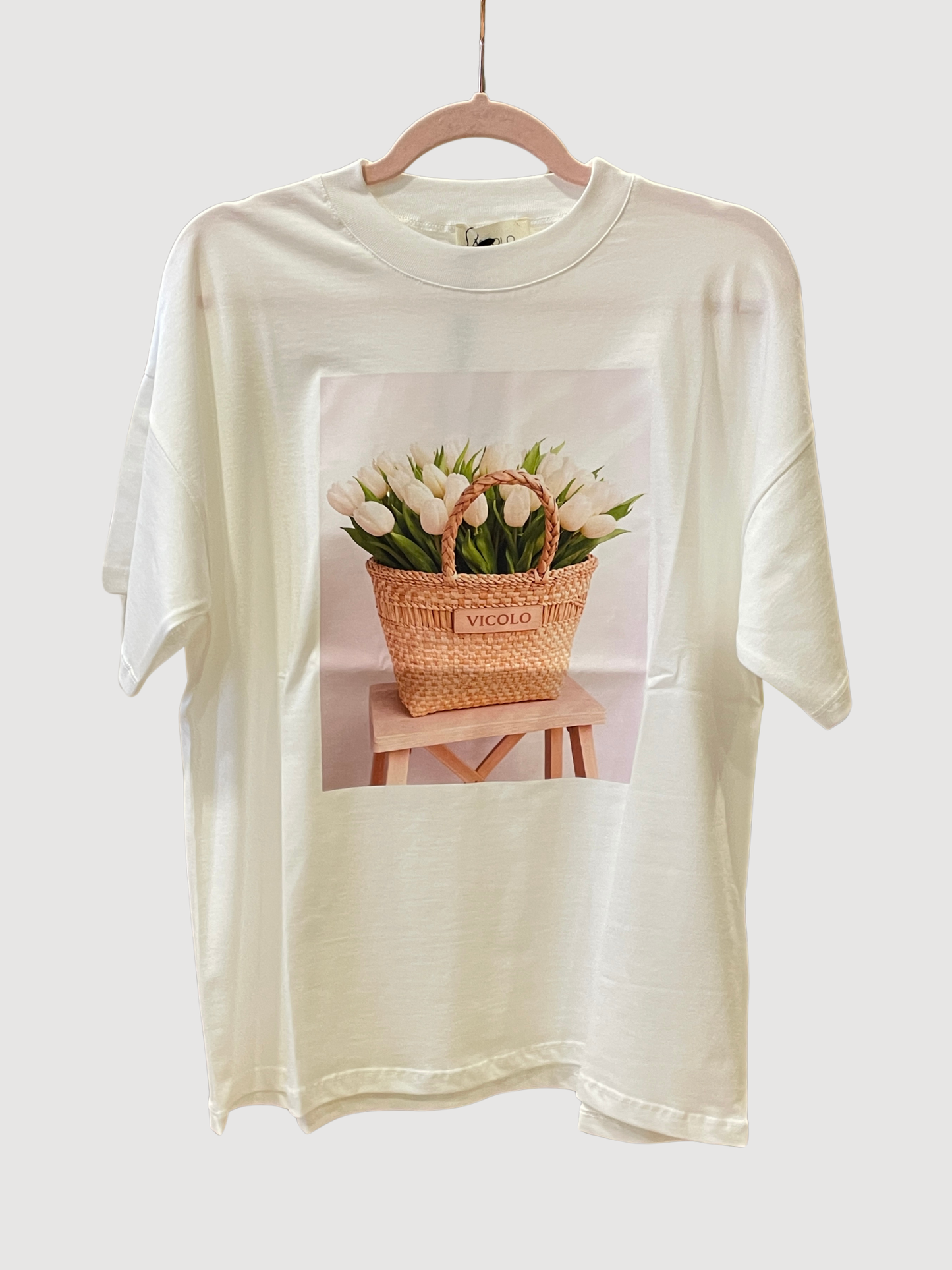 VICOLO - T-shirt over con stampa con cesto con tulipani