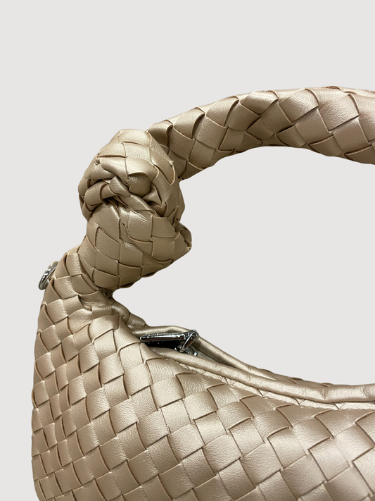 Borsa intrecciata in ecopelle oro con nodo e tracolla