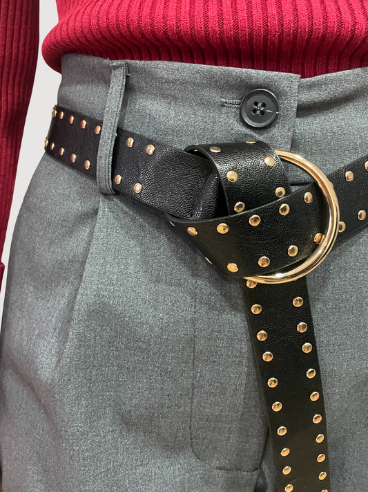 Cintura nera in ecopelle con borchie dorate