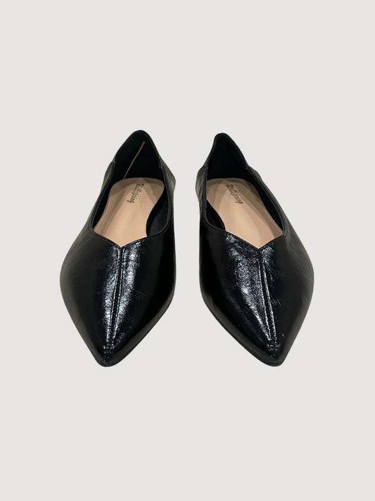 Ballerina a punta nera in ecopelle