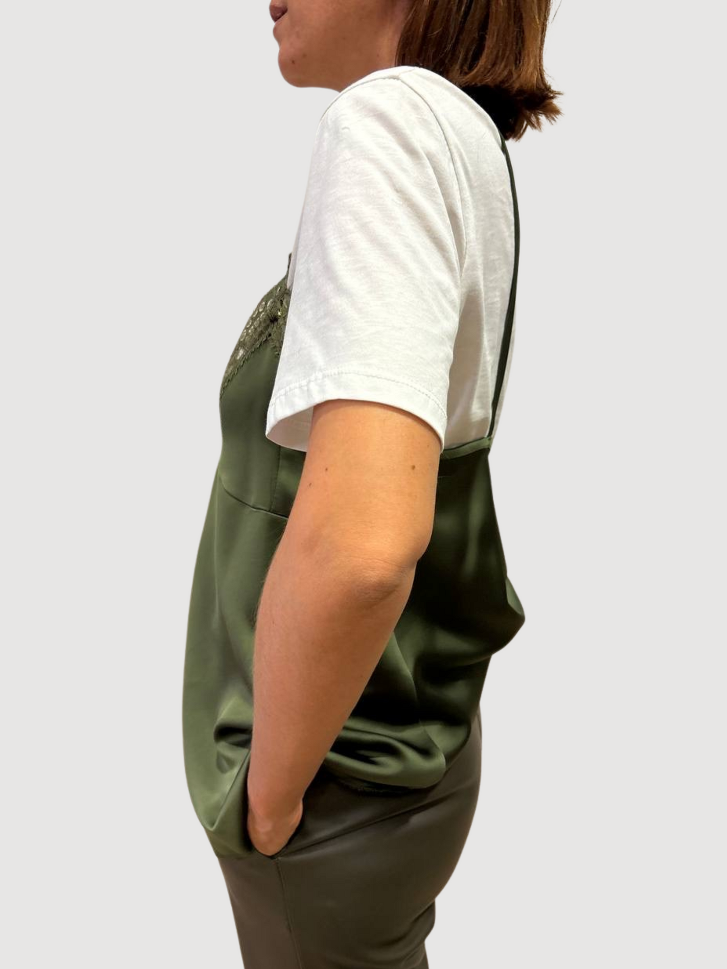 SOUVENIR - Top con t-shirt bianca e canotta in viscosa con pizzo rimovibile verde oliva