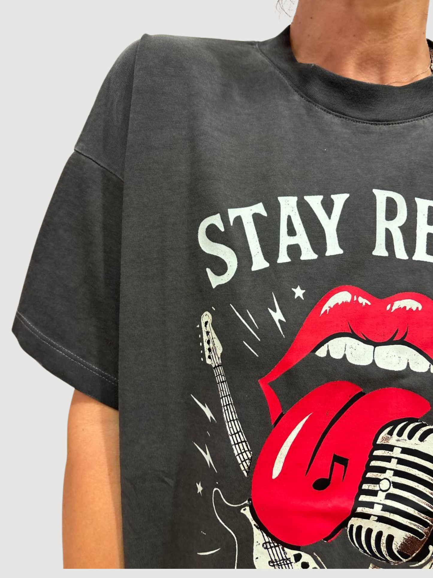 VICOLO - T-shirt over grigio fumo con scritta "stay rebel"