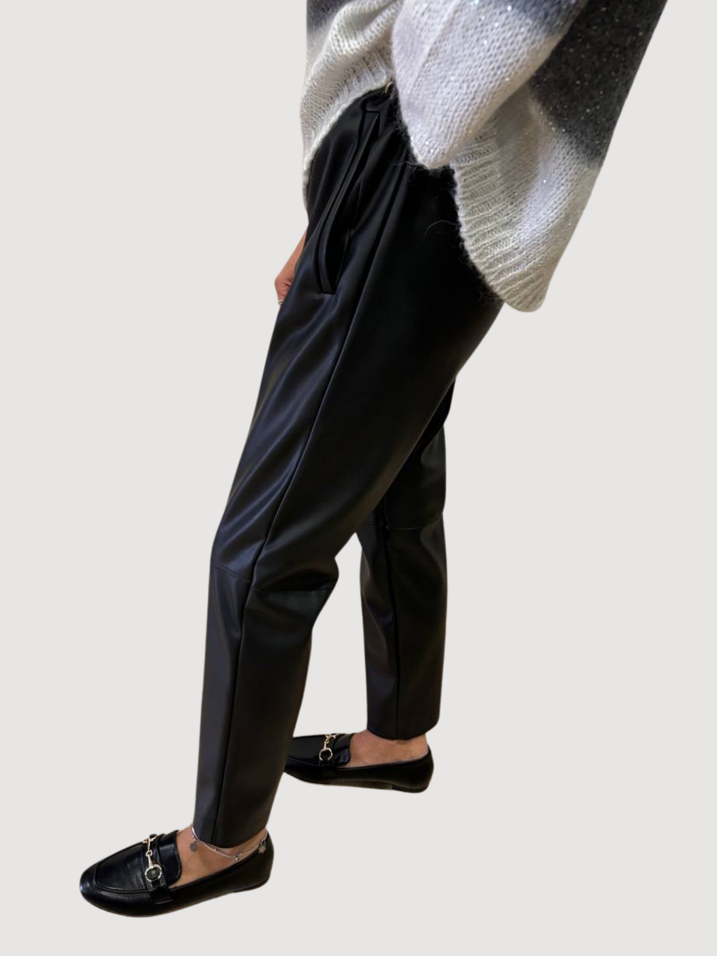 SOUVENIR - Pantalone in ecopelle baggy fit nero con elastico