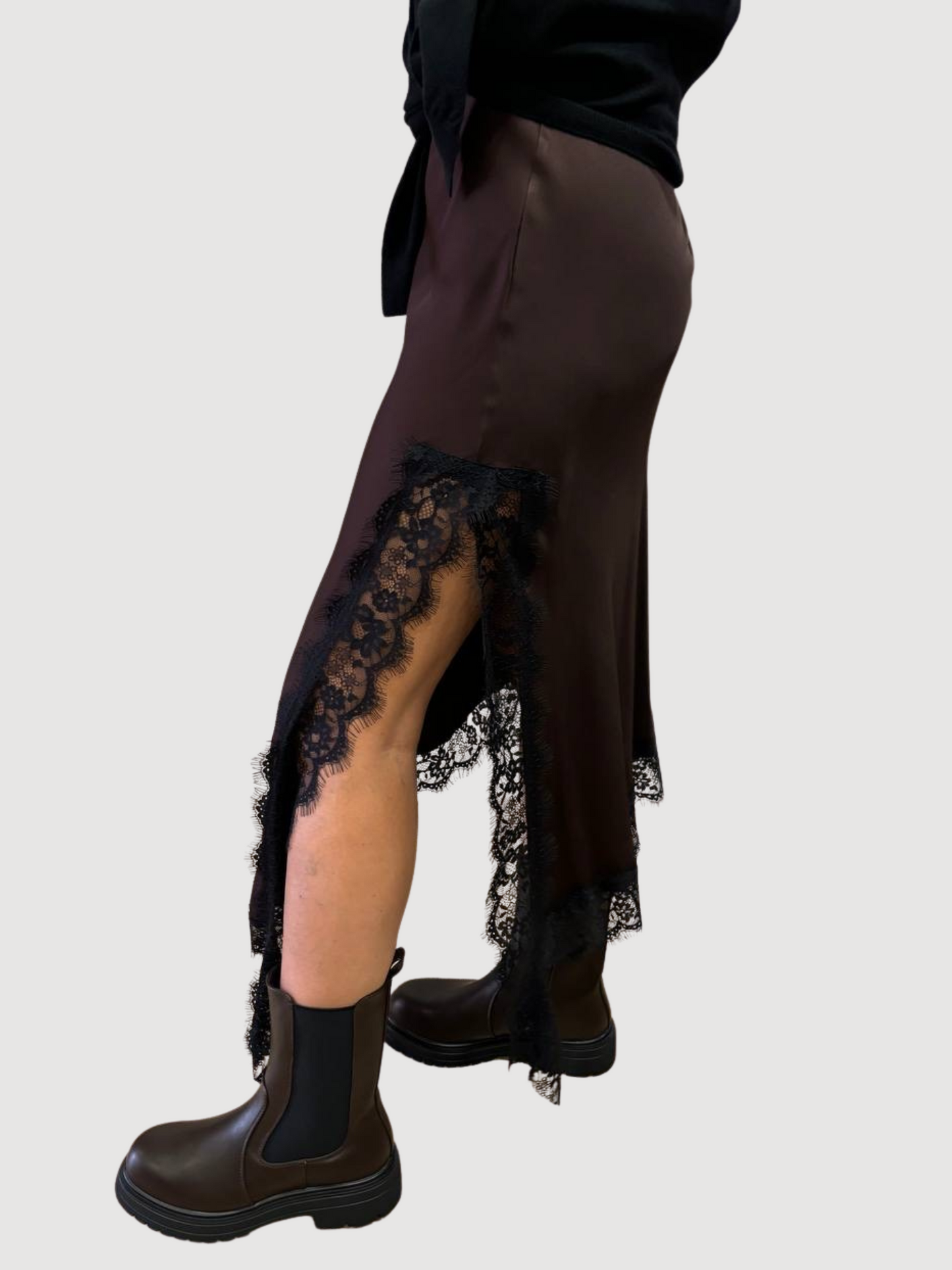 VICOLO - Gonna moro in viscosa asimmetrica con pizzo nero