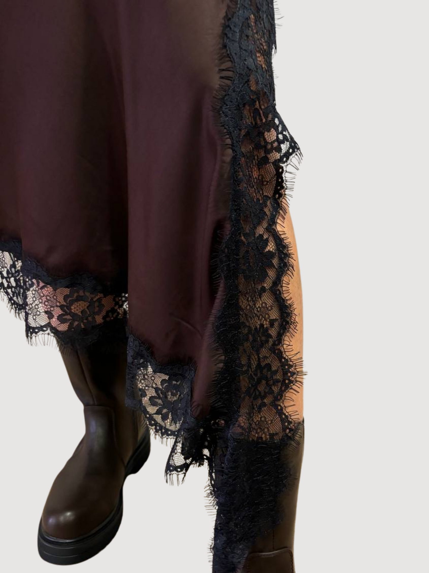 VICOLO - Gonna moro in viscosa asimmetrica con pizzo nero