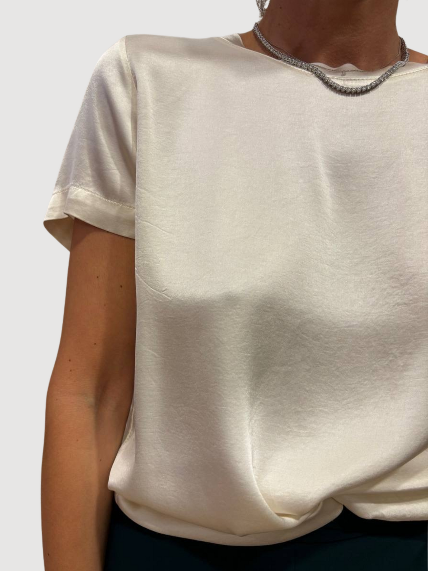 VICOLO - T-shirt burro in viscosa a mezza manica