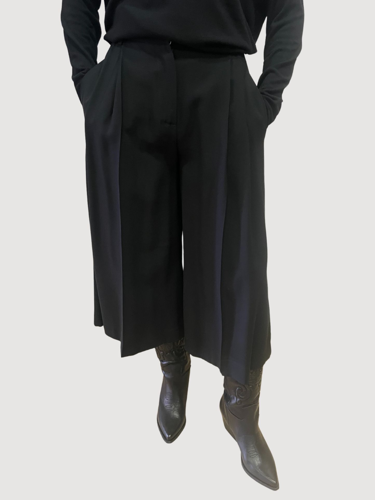 KAOS - Bermuda nero a vita alta con pinces