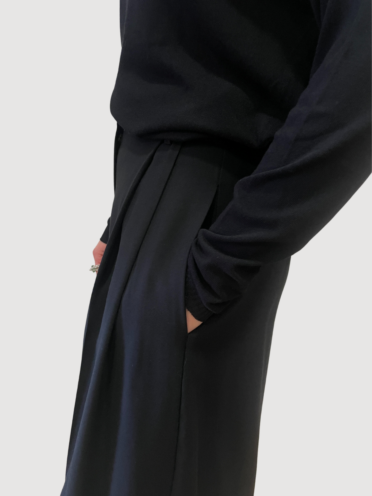 KAOS - Bermuda nero a vita alta con pinces