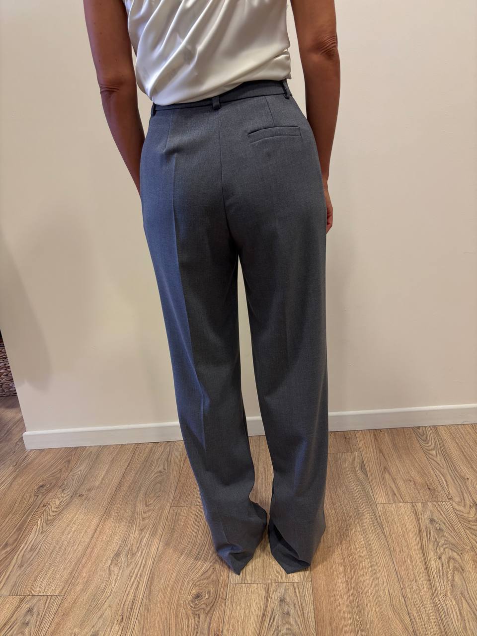 KAOS - Pantalone a gamba dritta in jersey con pinces color grigio
