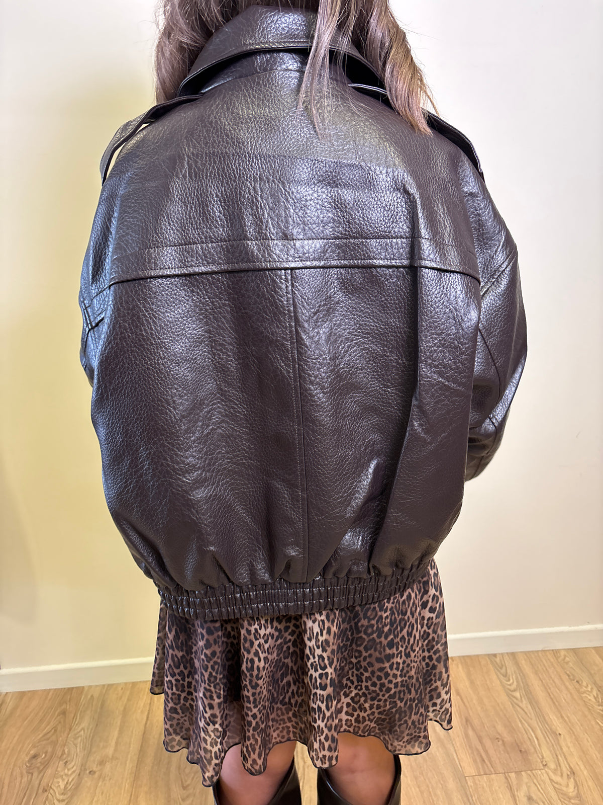 LUMINA - Bomber over in ecopelle martellato con tasche e bottoni color moro