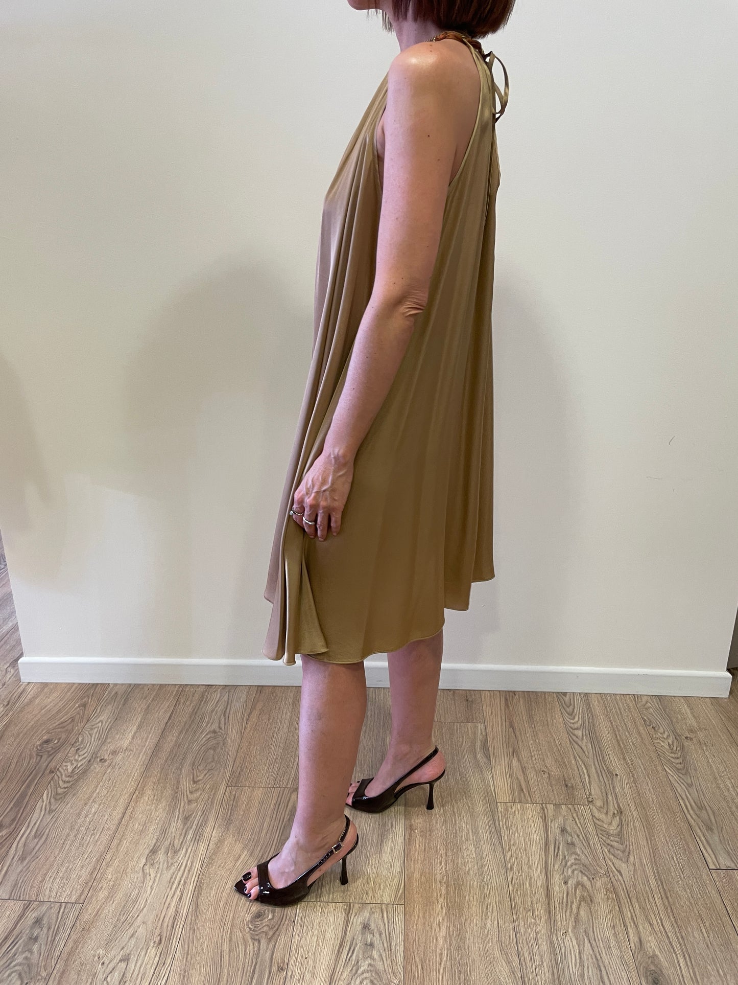 VICOLO - Abito corto in viscosa con coulisse sul retro color beige