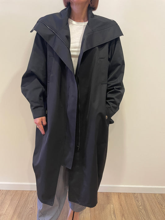 KONTATTO - Trench collo imbuto color nero