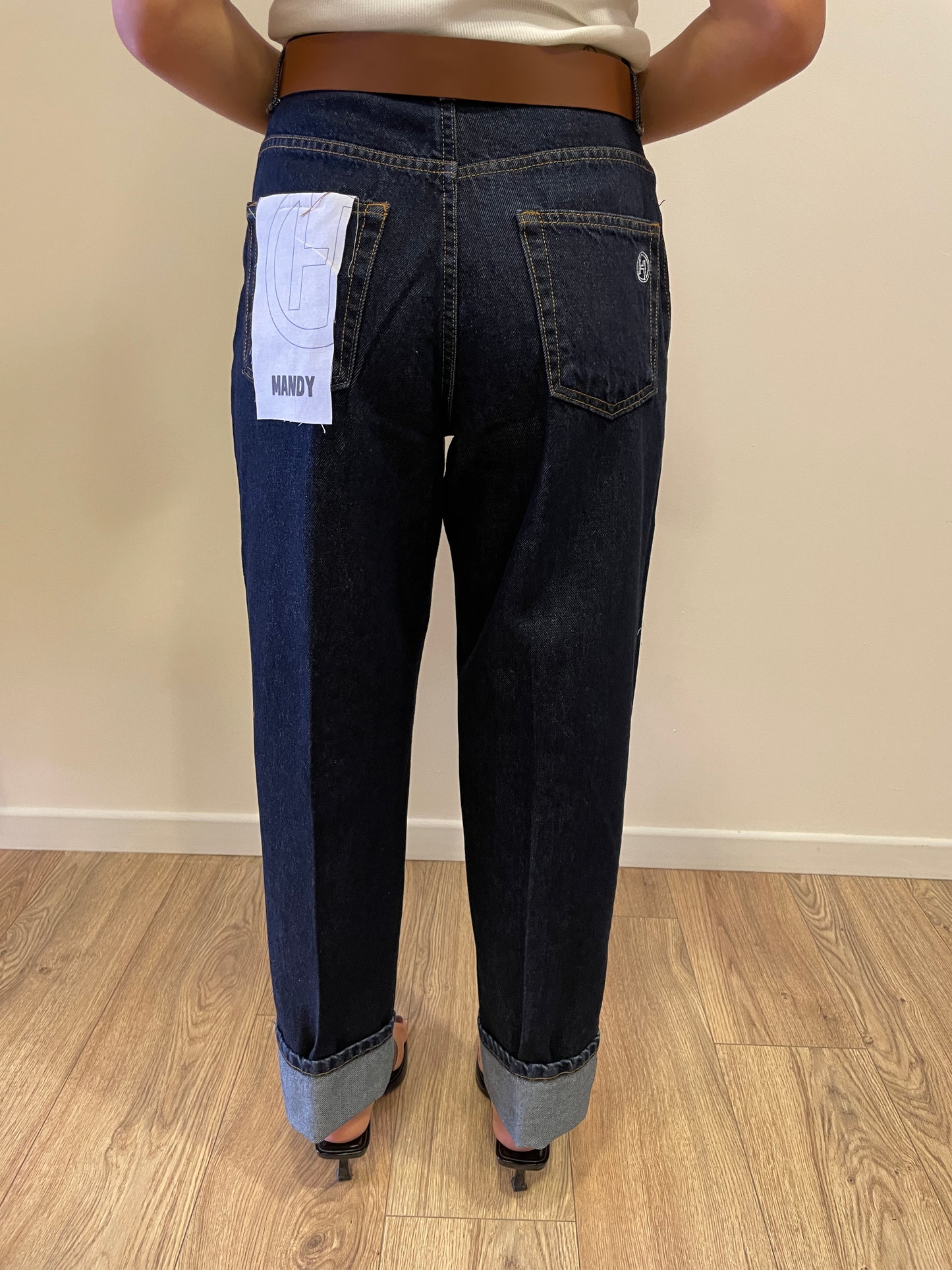 HAVEONE - Jeans Mandy a vita medio-alta elasticizzato con cintura e risvolto color denim blu scuro