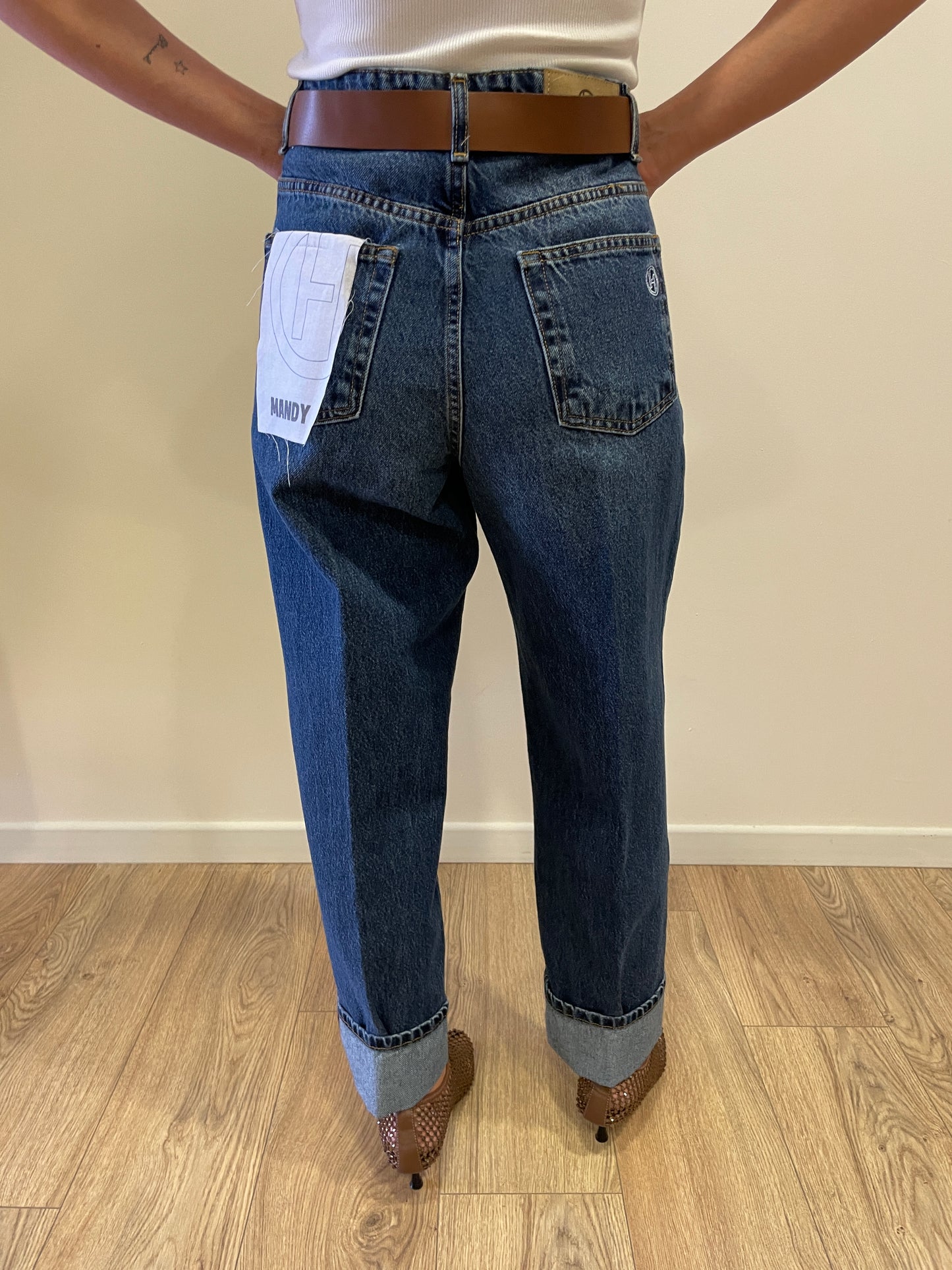 HAVEONE - Jeans Mandy a vita medio-alta elasticizzato con cintura e risvolto color denim blu chiaro