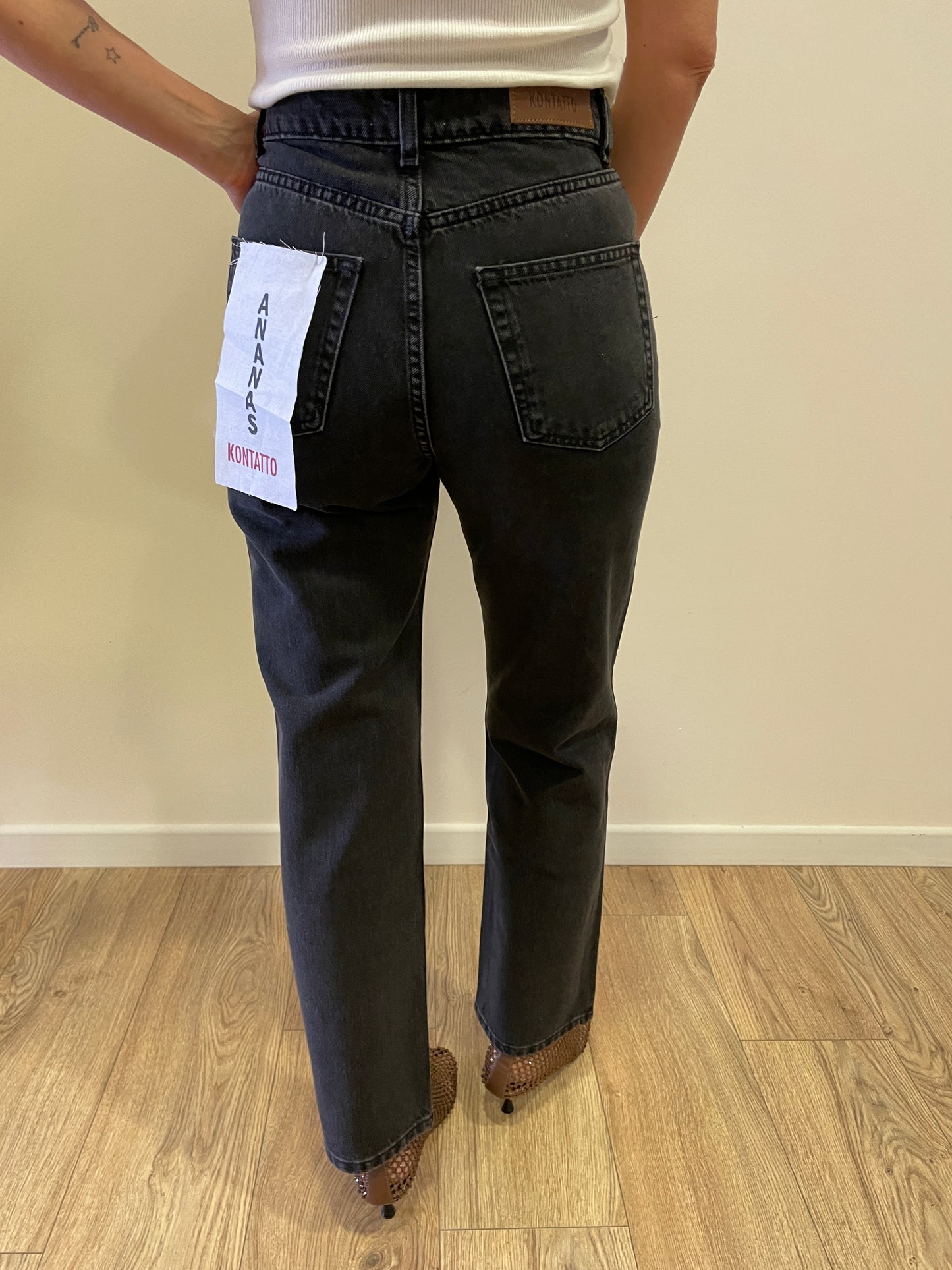 KONTATTO - Jeans Ananas slim cropped a vita alta color black stone