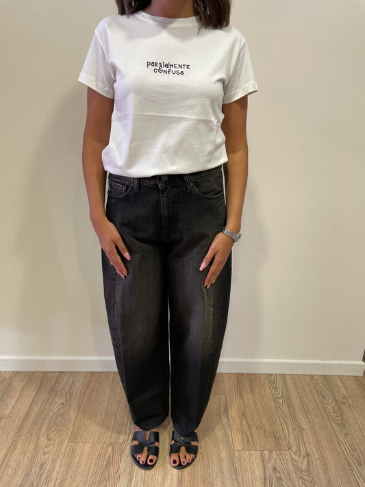 VICOLO - T-shirt slim fit in cotone bianca con scritta "parzialmente confusa"