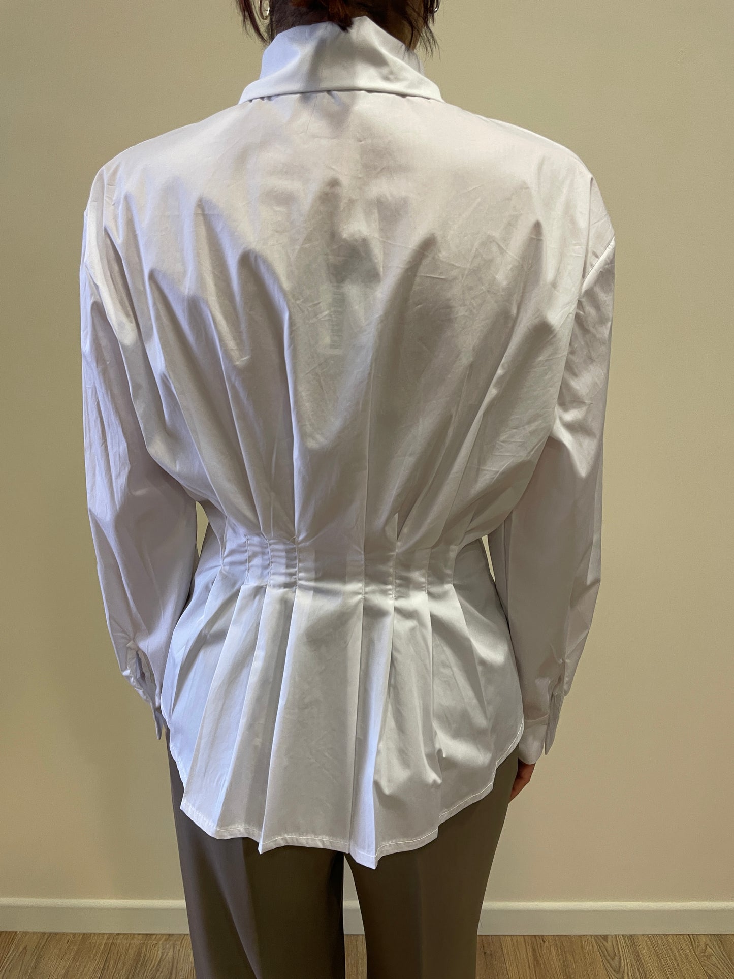 SAIPH - Camicia bianco ottico con dettaglio arricciature