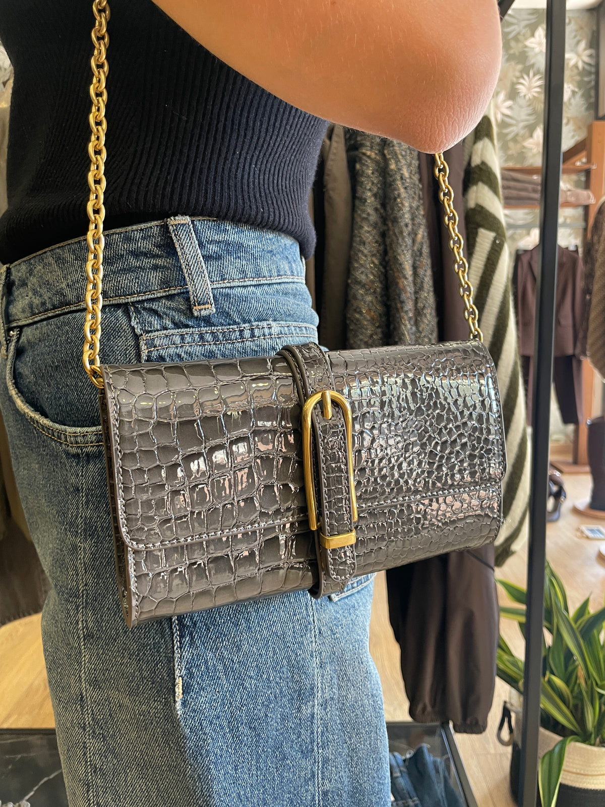 VICOLO - Borsa Shibuya belted bag con tracolla a catena pitonata e verniciata color grigio
