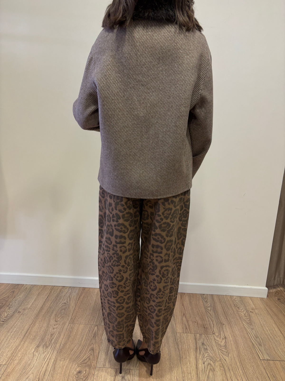 KAOS - Caban a scatola in misto lana e cashmere con colletto con pelliccia removibile color cammello