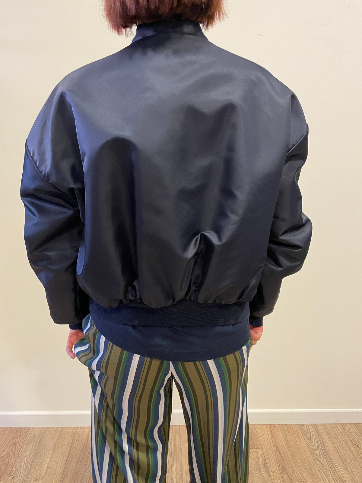 HAVEONE - Bomber corto con cuciture color blu