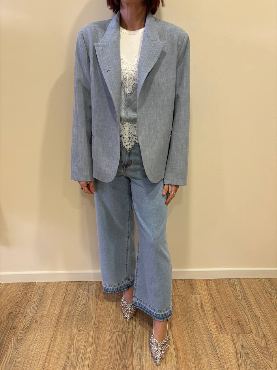 HAVEONE - Top azzurro a righe con dettaglio pizzo bianco a V