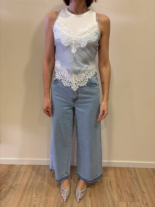 HAVEONE - Top azzurro a righe con dettaglio pizzo bianco a V