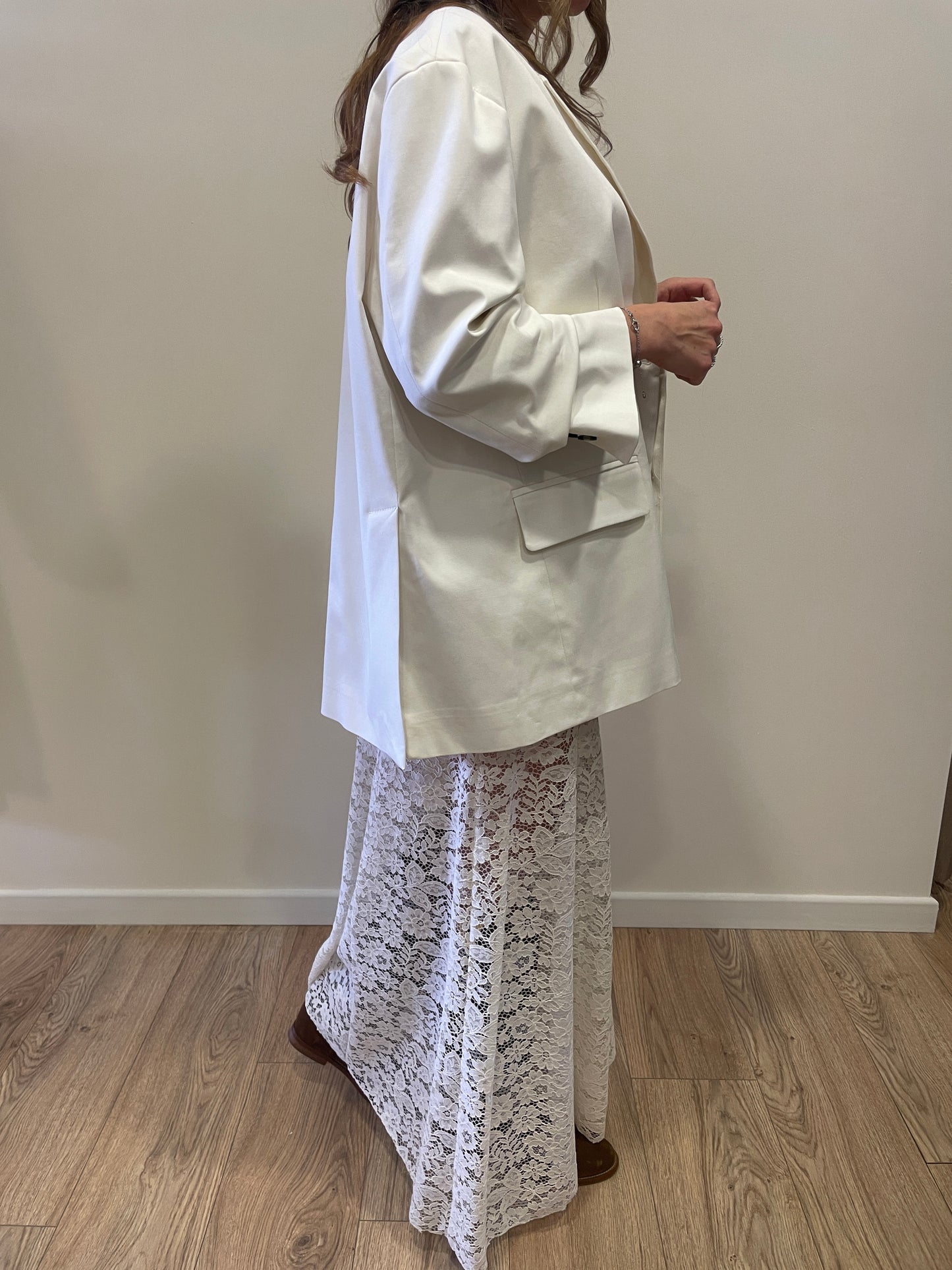 VICOLO - Gonna in pizzo burro lunga asimmetrica con culotte