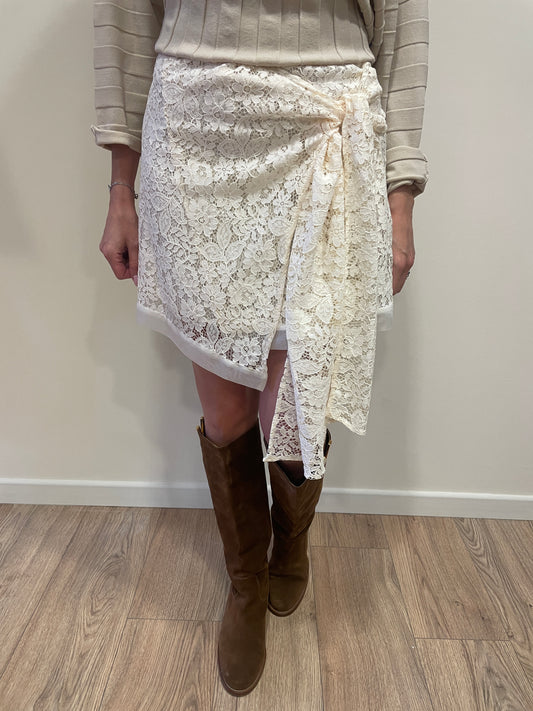 VICOLO - Gonna corta in pizzo burro con dettaglio nodo