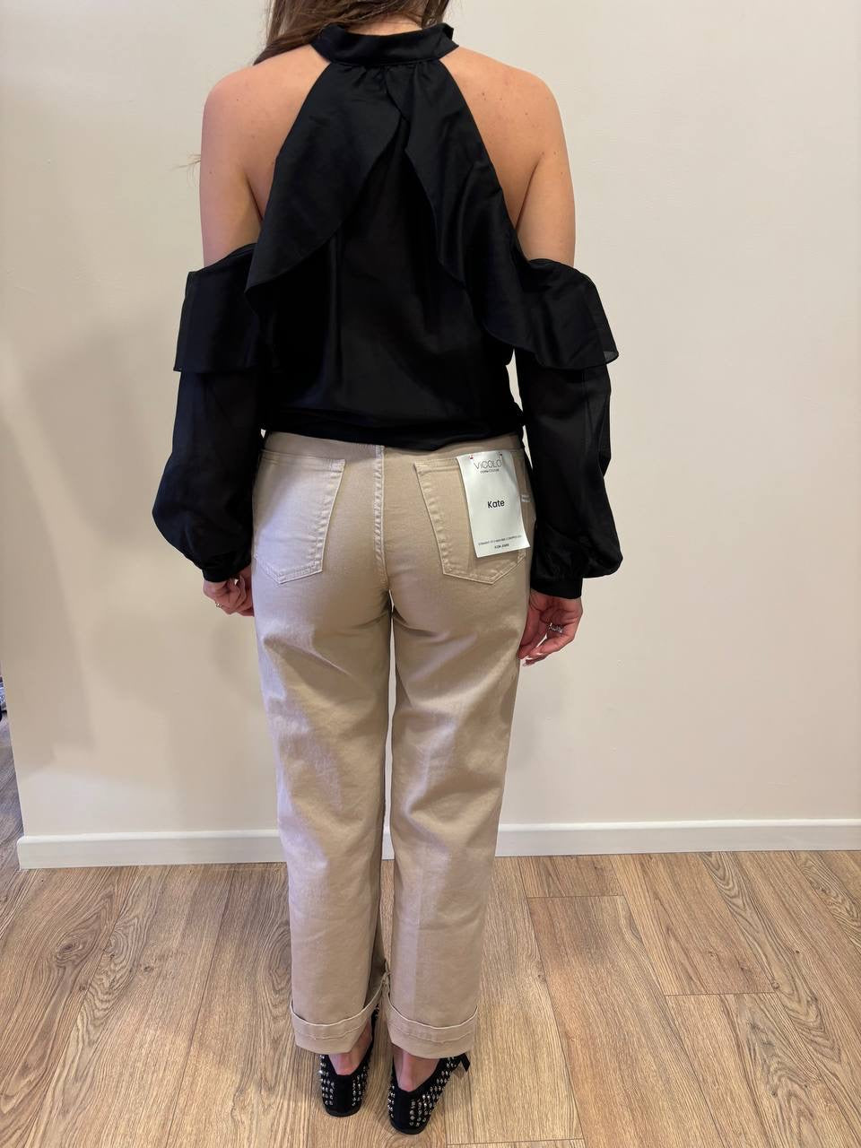 MEME ROAD - Camicia nera con effetto cut out e volant