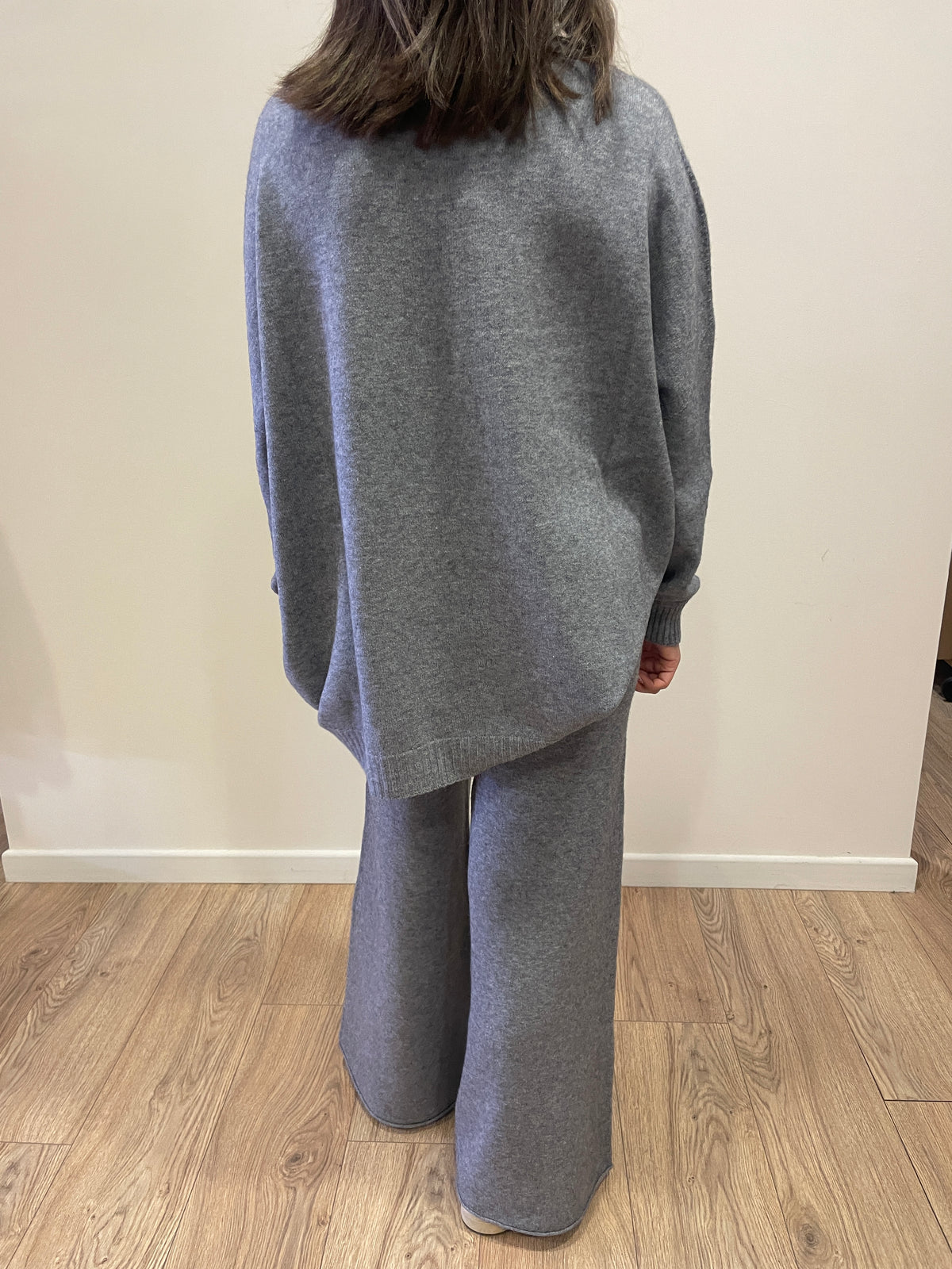 HAVEONE - Completo in misto viscosa con maglia a girocollo e pantalone con elastico e laccetto regolabile in vita color grigio