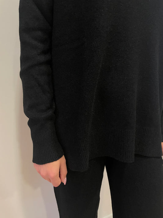 HAVEONE - Completo in misto viscosa con maglia con scollo a V e pantalone con elastico in vita color nero