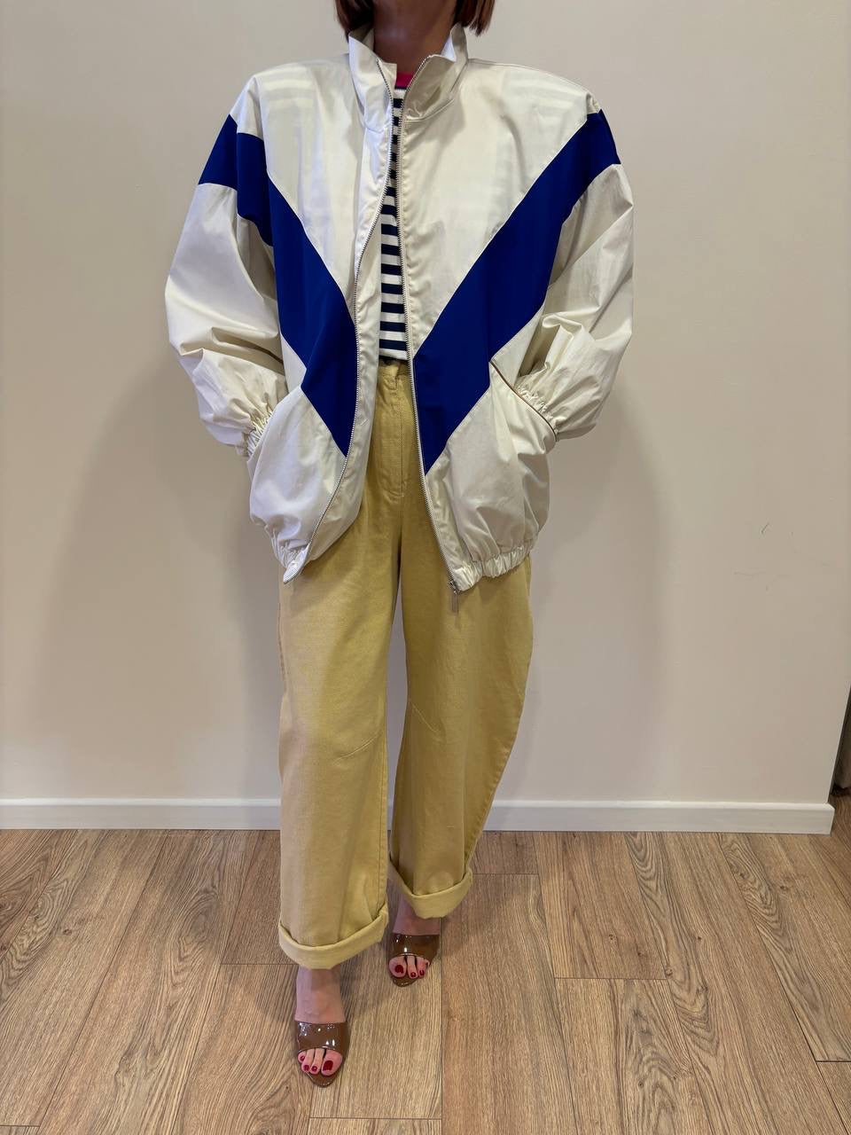 KONTATTO - Pantalone barrel in cotone senape con foulard blu
