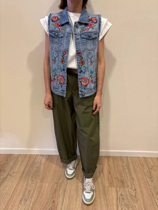 SOUVENIR - Gilet in denim con dettaglio applicazioni e tasche frontali