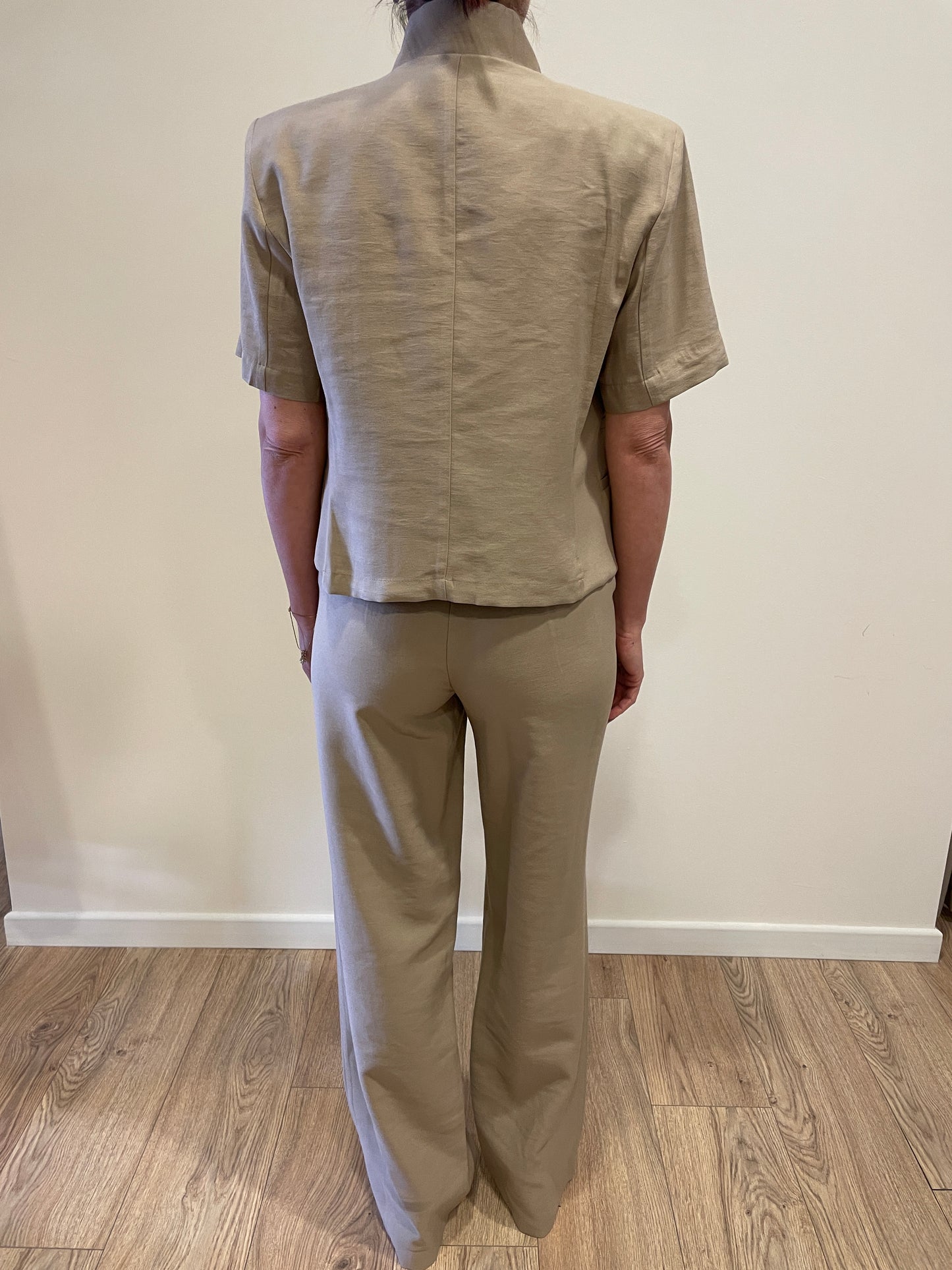 HAVEONE - Pantalone beige a palazzo dritto con bottone bronzo