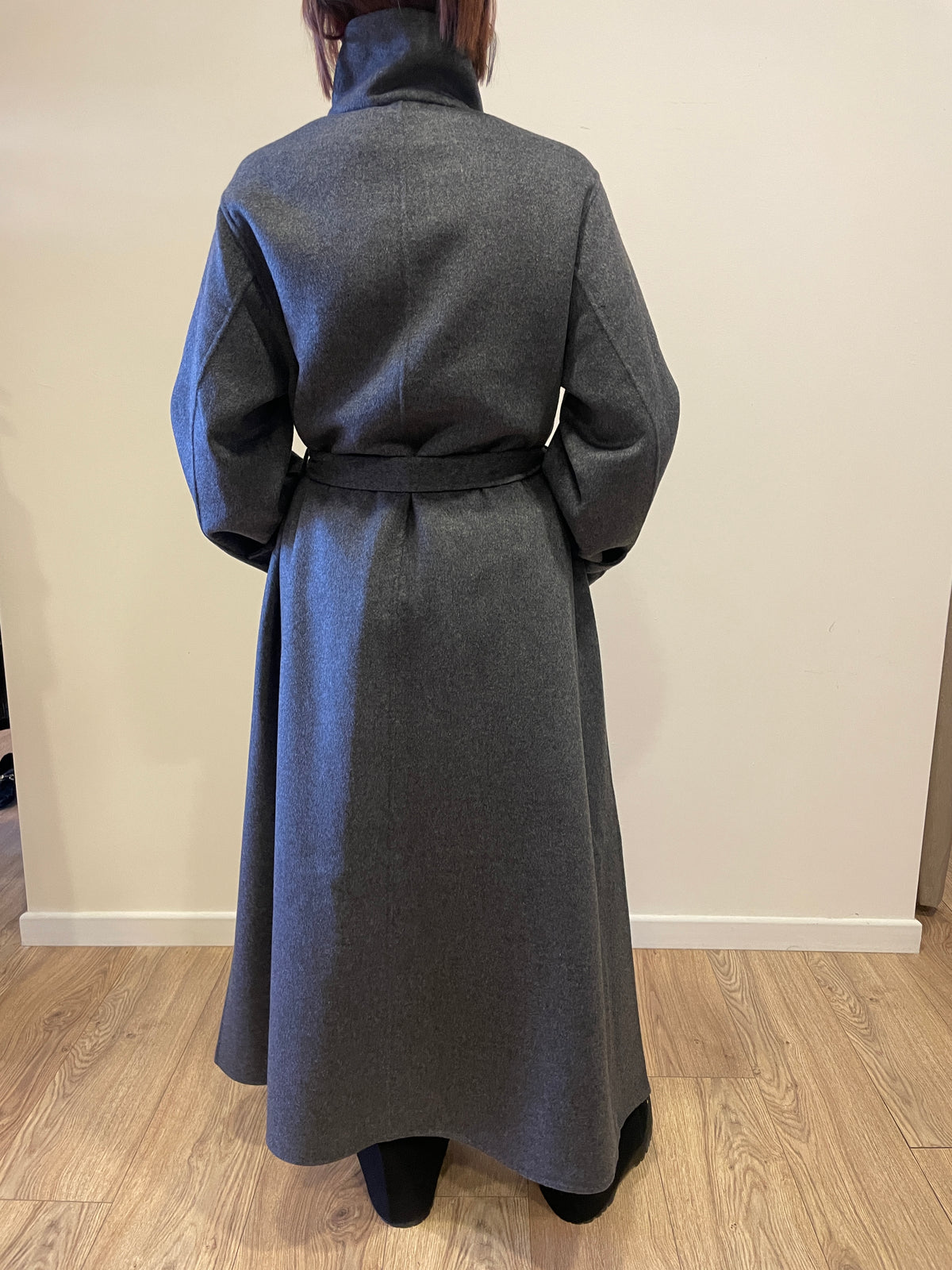 KAOS - Cappotto lungo in misto lana e viscosa con collo appoggiato, cintura regolabile in vita, tasconi e spacco color grigio