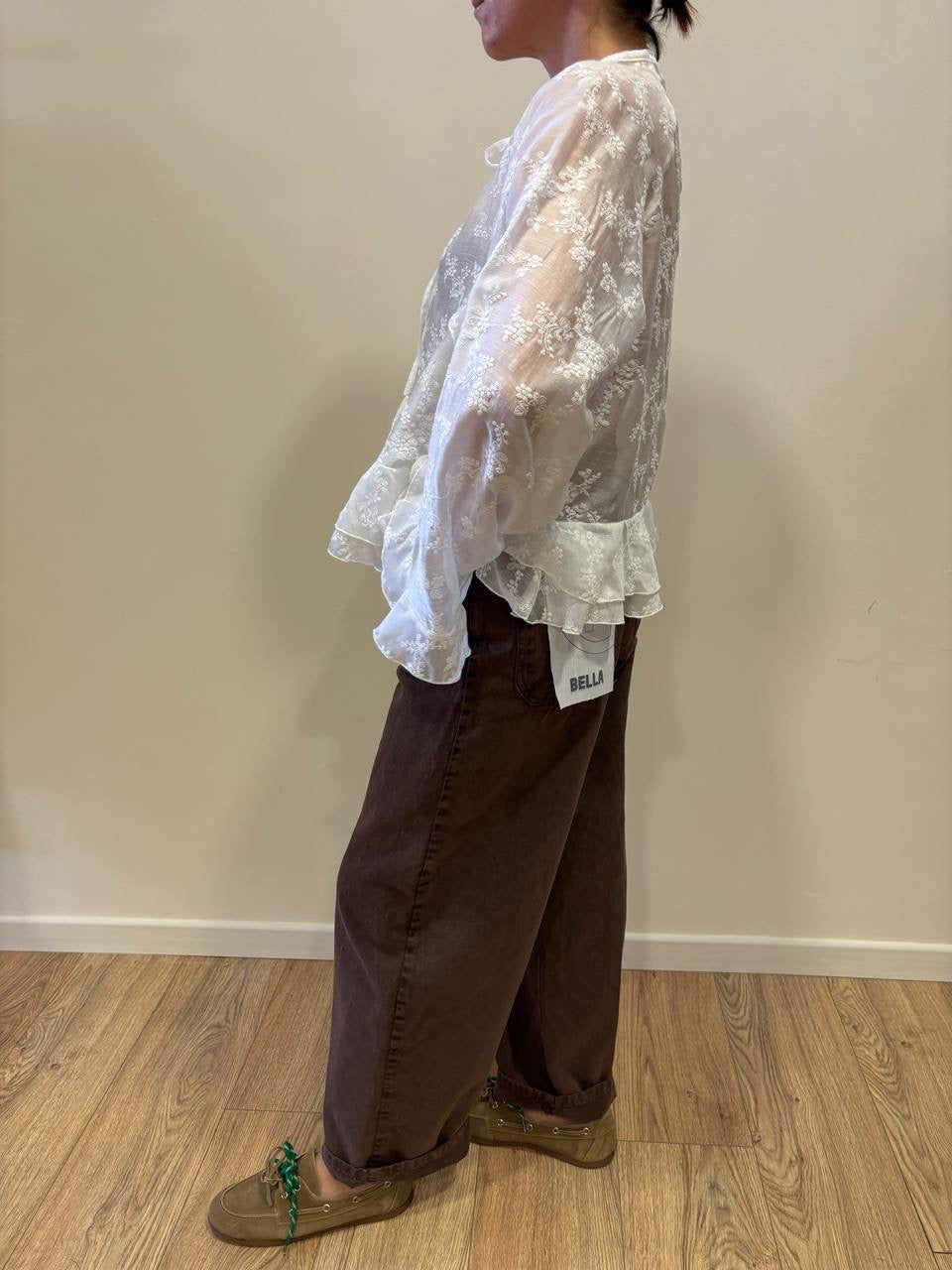 HAVEONE - Camicia bianca con maniche ampie con dettaglio pizzo e volant